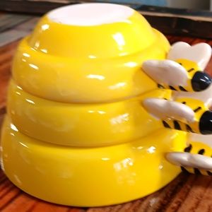 Treasure Gates measuring cups